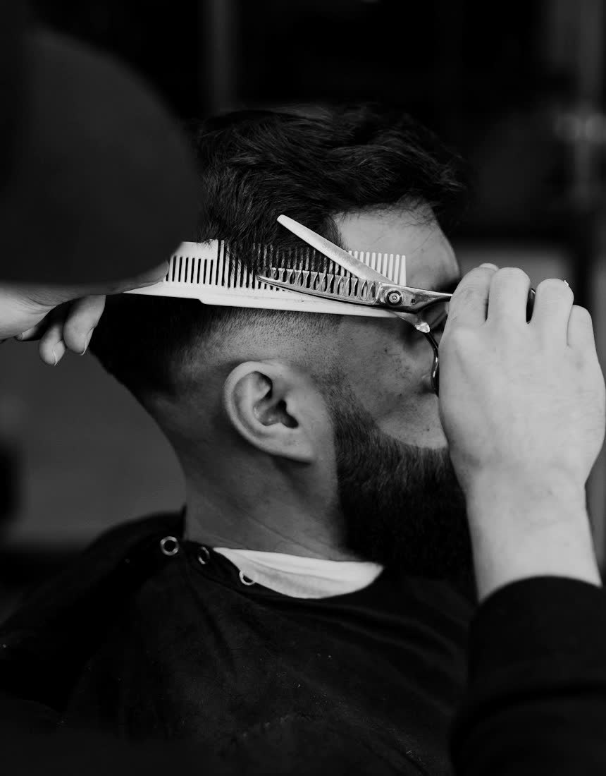 Corte a tijera sobre peine